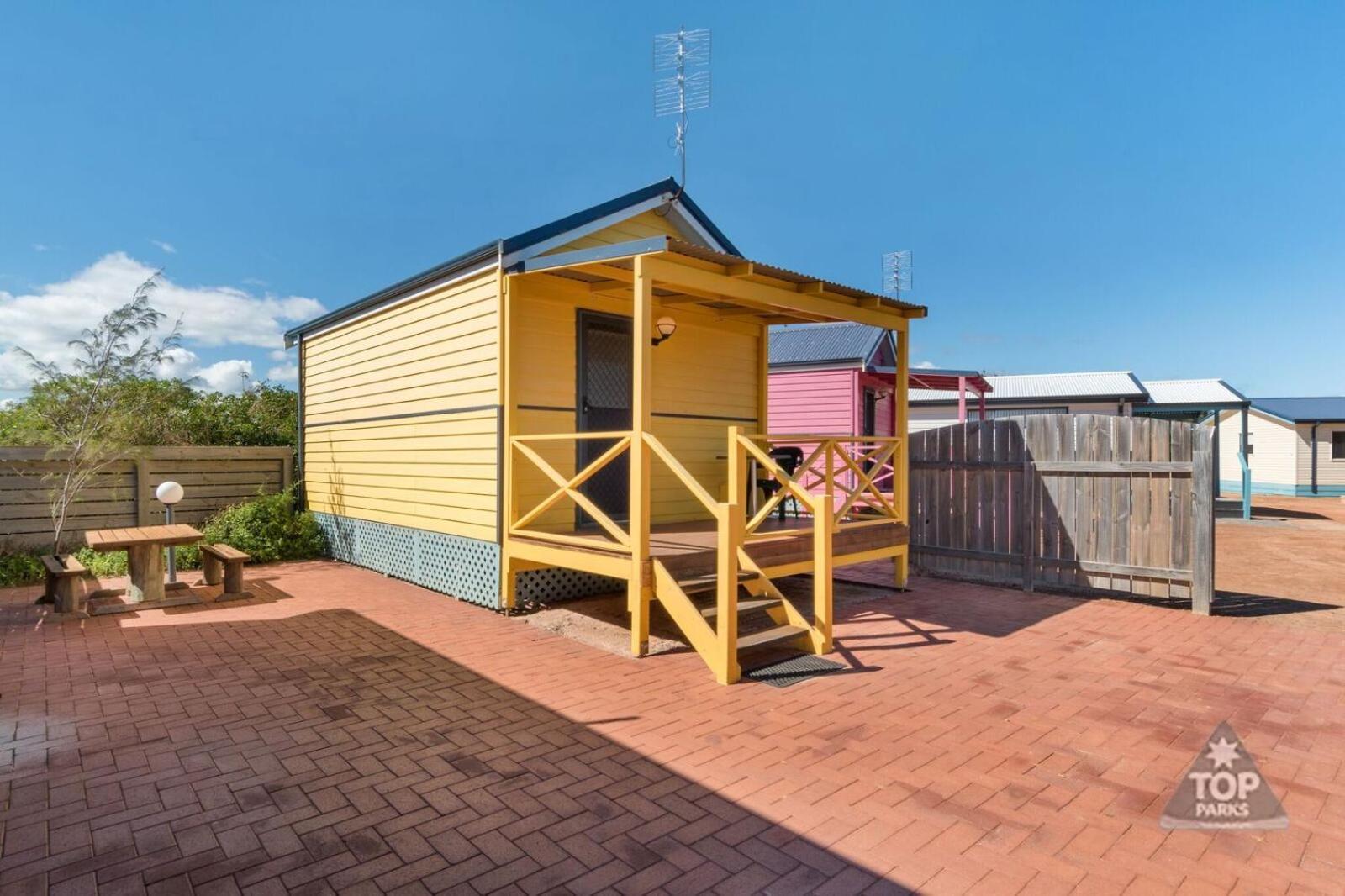 Отель Dongara Tourist Park Port Denison Экстерьер фото