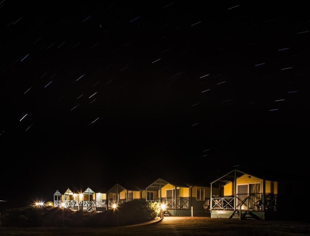 Отель Dongara Tourist Park Port Denison Экстерьер фото