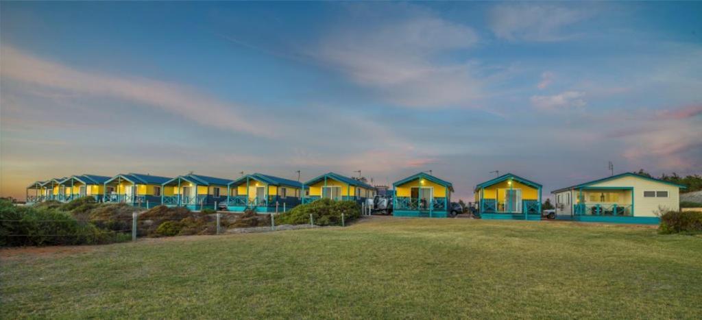 Отель Dongara Tourist Park Port Denison Экстерьер фото